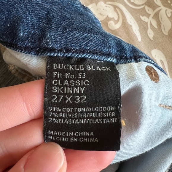 Classic Skinny Buckle Jeans in a size 27x32 - Picture 4 of 4